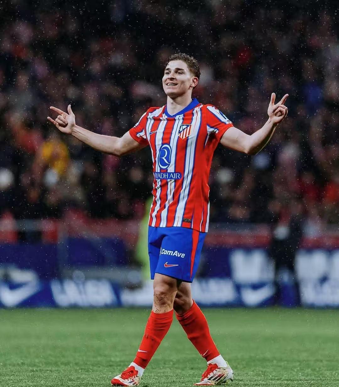 太阳报：涉嫌在酒吧用头撞伤他人，英格兰球星伊万·托尼被捕