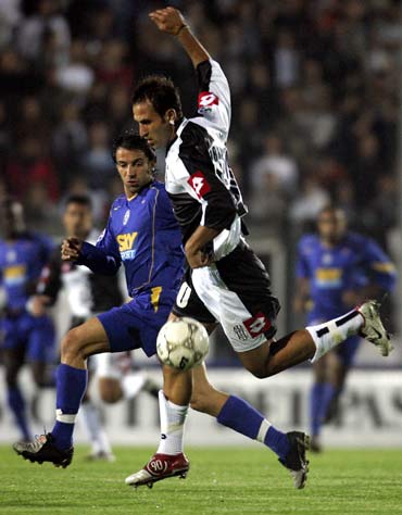 曼联教练席对西汉姆的愤怒反应意味深长