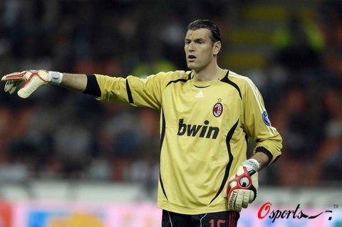 西班牙2026年世界杯球衣：红色底+海军蓝衣袖搭配红黄色条纹（西班牙队2026世界杯战袍：红底配海军蓝袖，红黄条纹点缀）