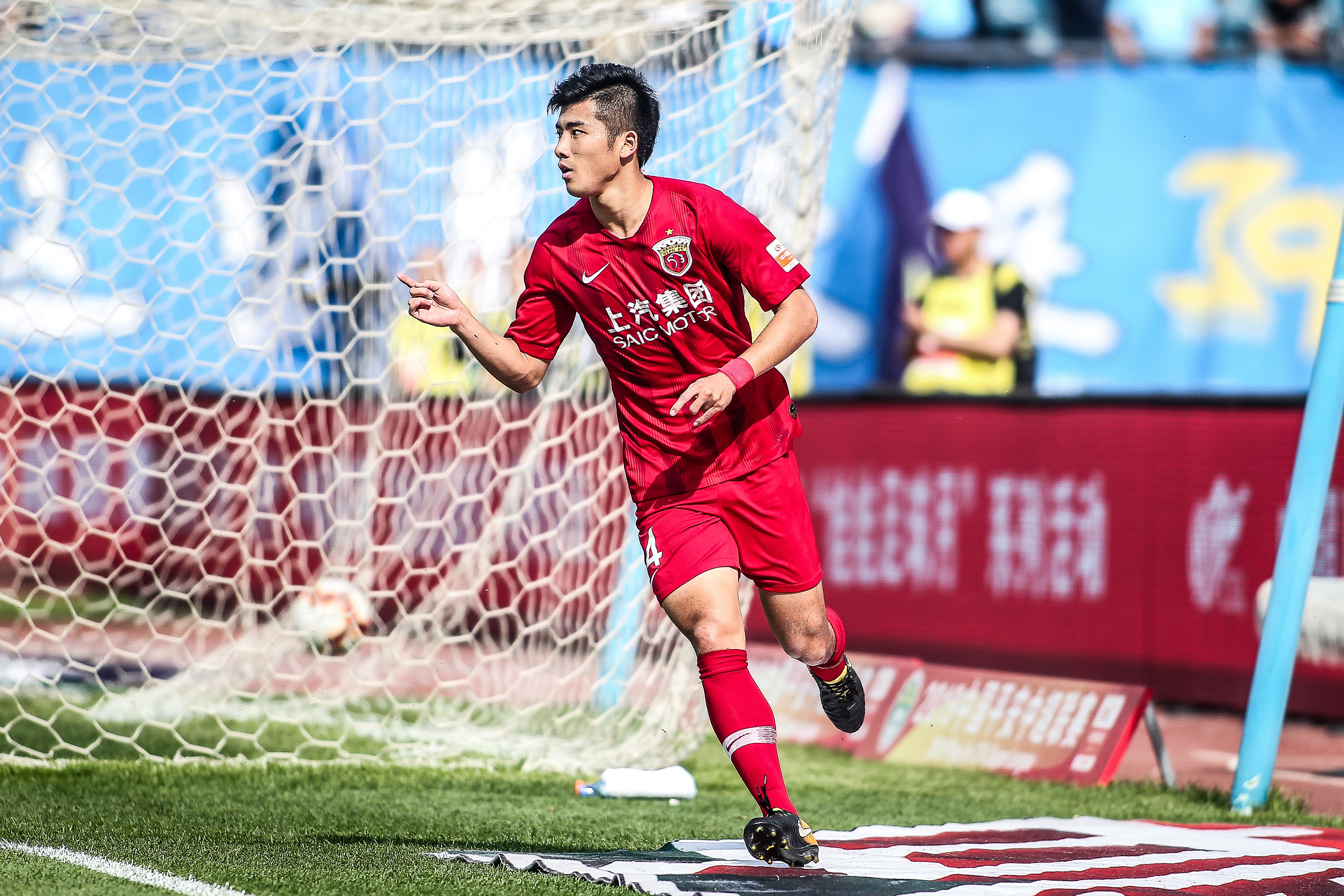 名宿：尼科-帕斯像托蒂，他是意甲最好的球员理应回皇马效力（名宿：尼科-帕斯神似托蒂，堪称意甲最佳，理应回归皇马）