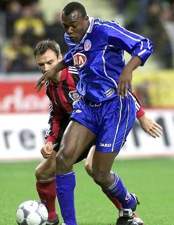 一人成军，姆巴佩本赛季西甲已攻入13球，比赫罗纳全队多一个（姆巴佩火力全开：本季西甲已入13球，力压赫罗纳全队一球）