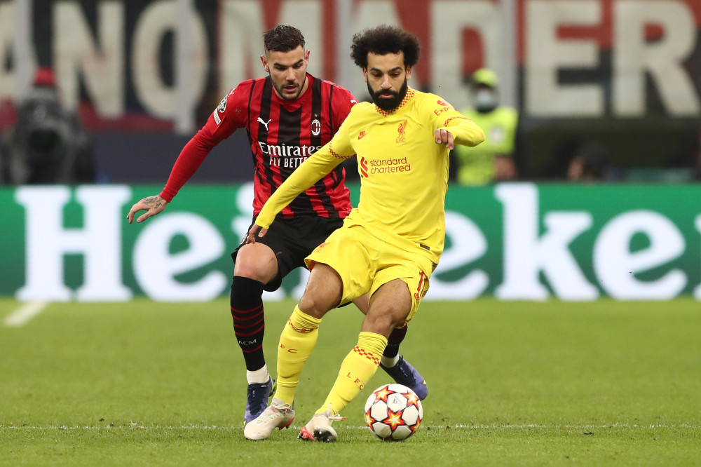 球迷看得手心冒汗（心跳时刻，球迷直捏一把汗）