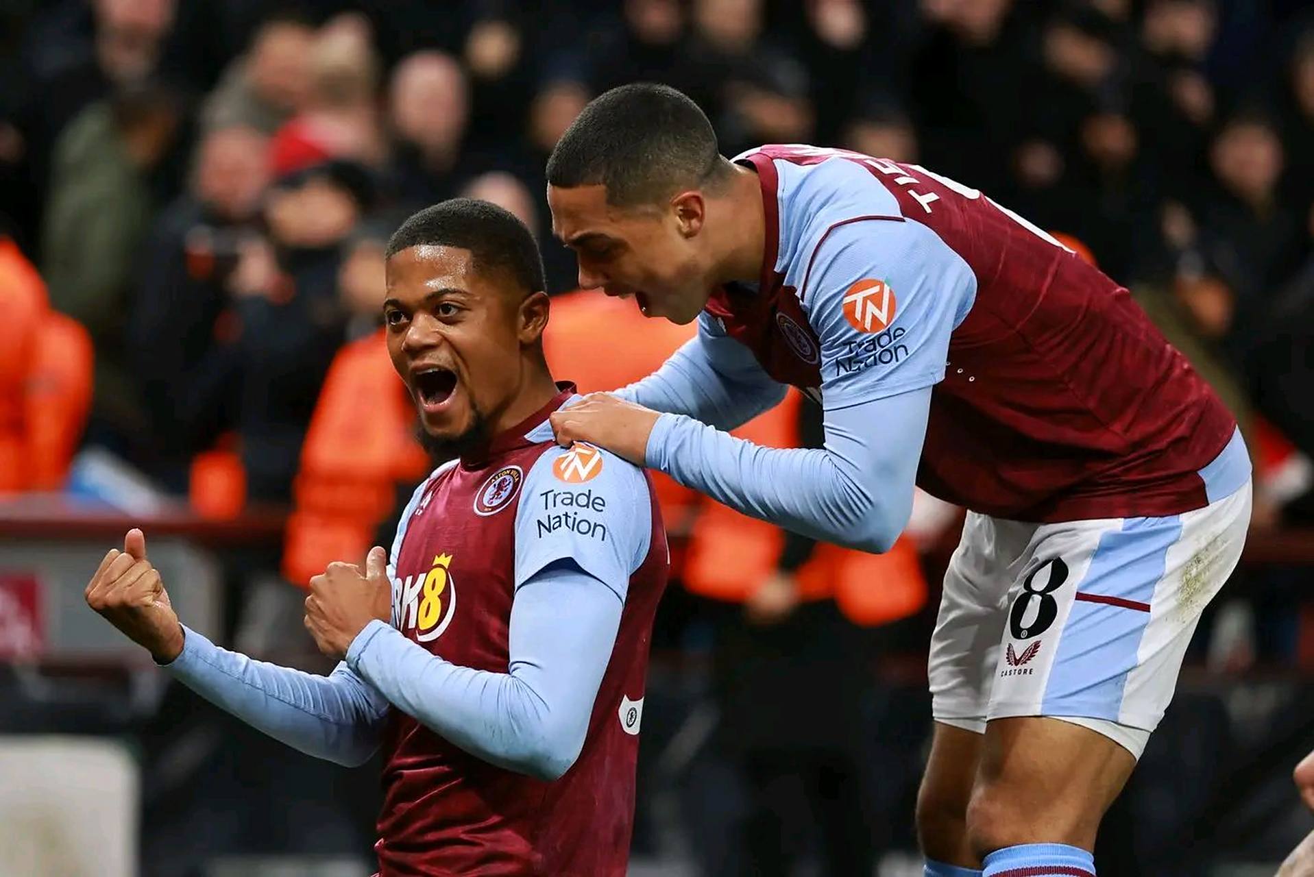 镜报：曼联100英镑开放球迷参观卡灵顿新基地，可进入更衣室（镜报：曼联开放卡灵顿新基地参观，票价100英镑，球迷可进更衣室）