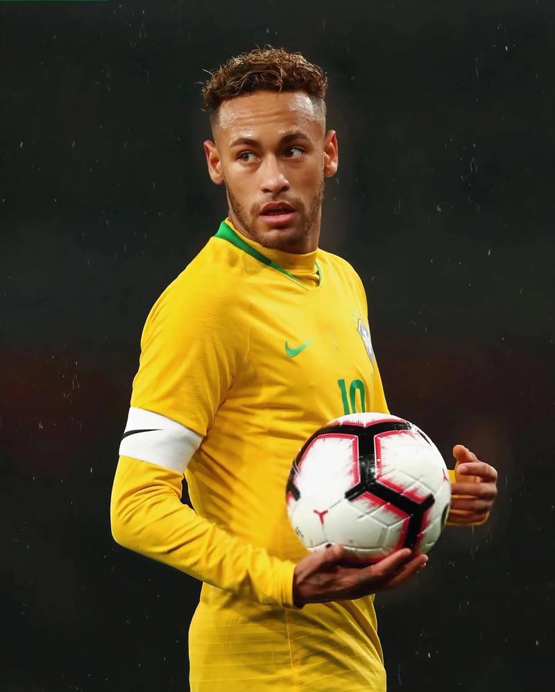 米体：罗马法院起诉那不勒斯转会财务造假，涉及奥斯梅恩等人（米体：罗马法院就那不勒斯涉嫌转会财务造假提起诉讼，奥斯梅恩等人牵涉其中）