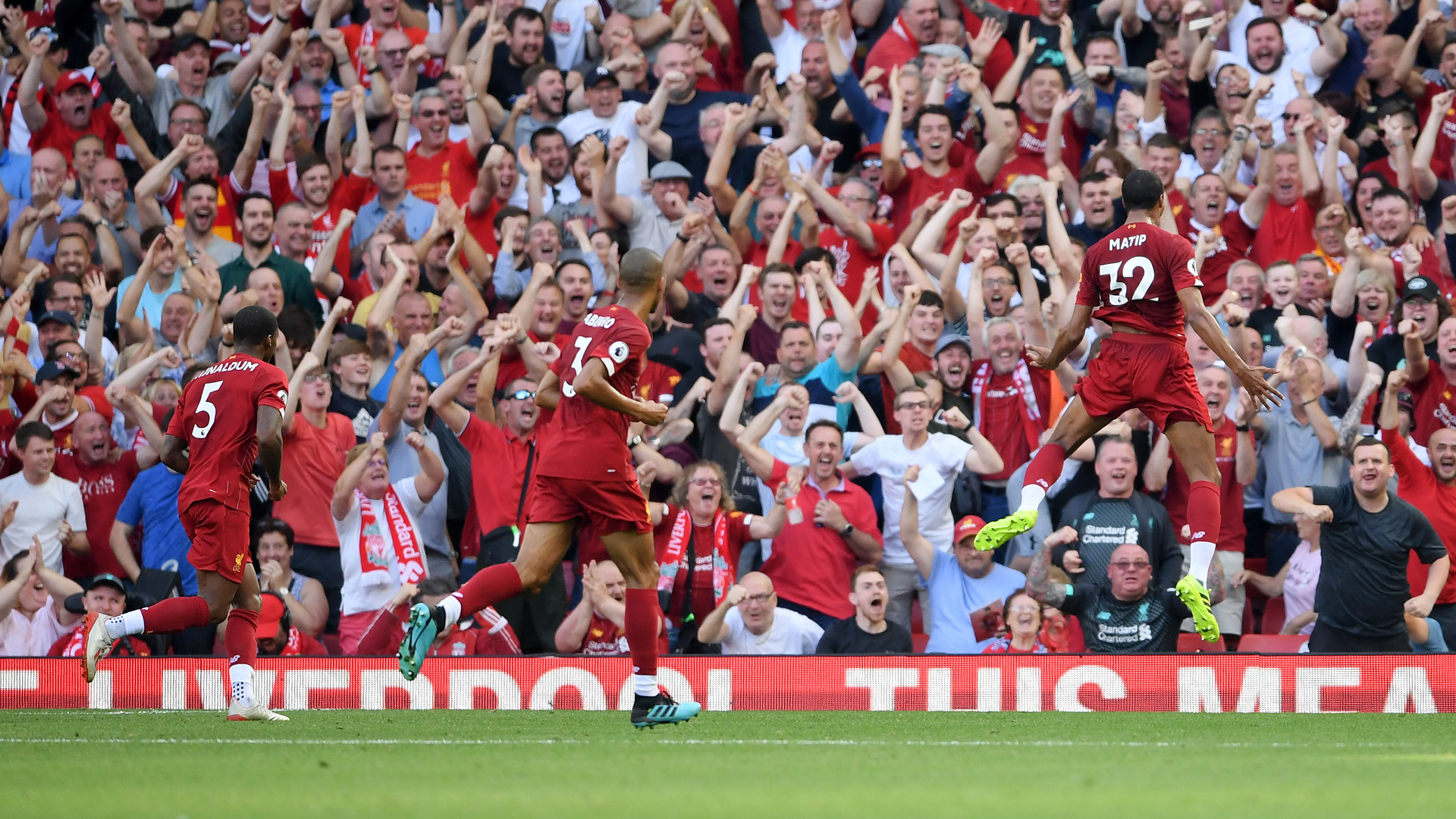 西裁判专家评皇马未获得点球：有接触，但维尼修斯自己摔倒了（西班牙裁判专家评皇马无点球：虽有接触，维尼修斯系自摔）