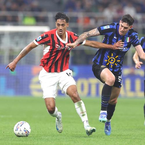 足球曝巴黎双星关系紧张，更衣室氛围引担忧（传巴黎双核不睦，更衣室气氛堪忧）