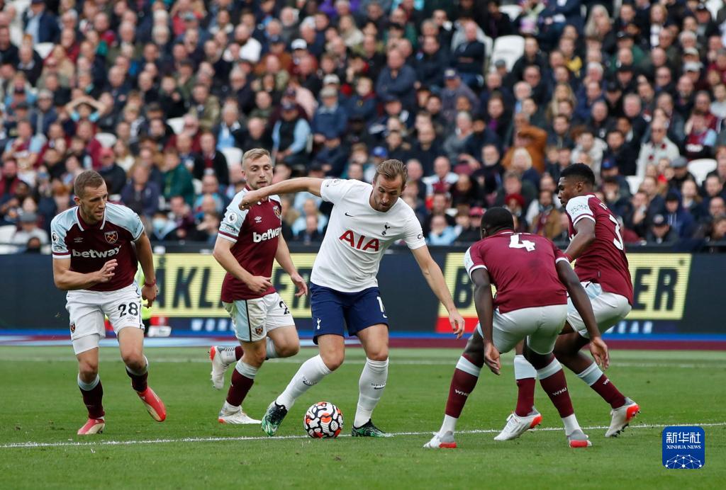 阿莫林：多古才20岁，但已经越来越像是曼联的一员（阿莫林：20岁的多古已愈发像曼联球员）