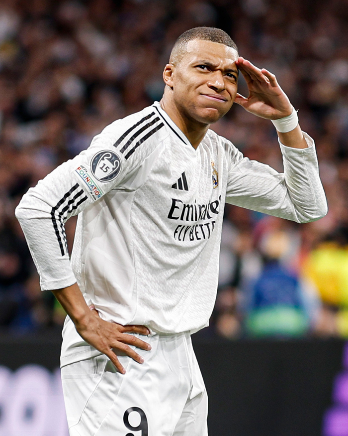 本世纪德甲戴帽数前10：莱万384场16次第1，凯恩76场10次第3（德甲本世纪帽子戏法榜前十：莱万384场16次居首，凯恩76战10次列第3）