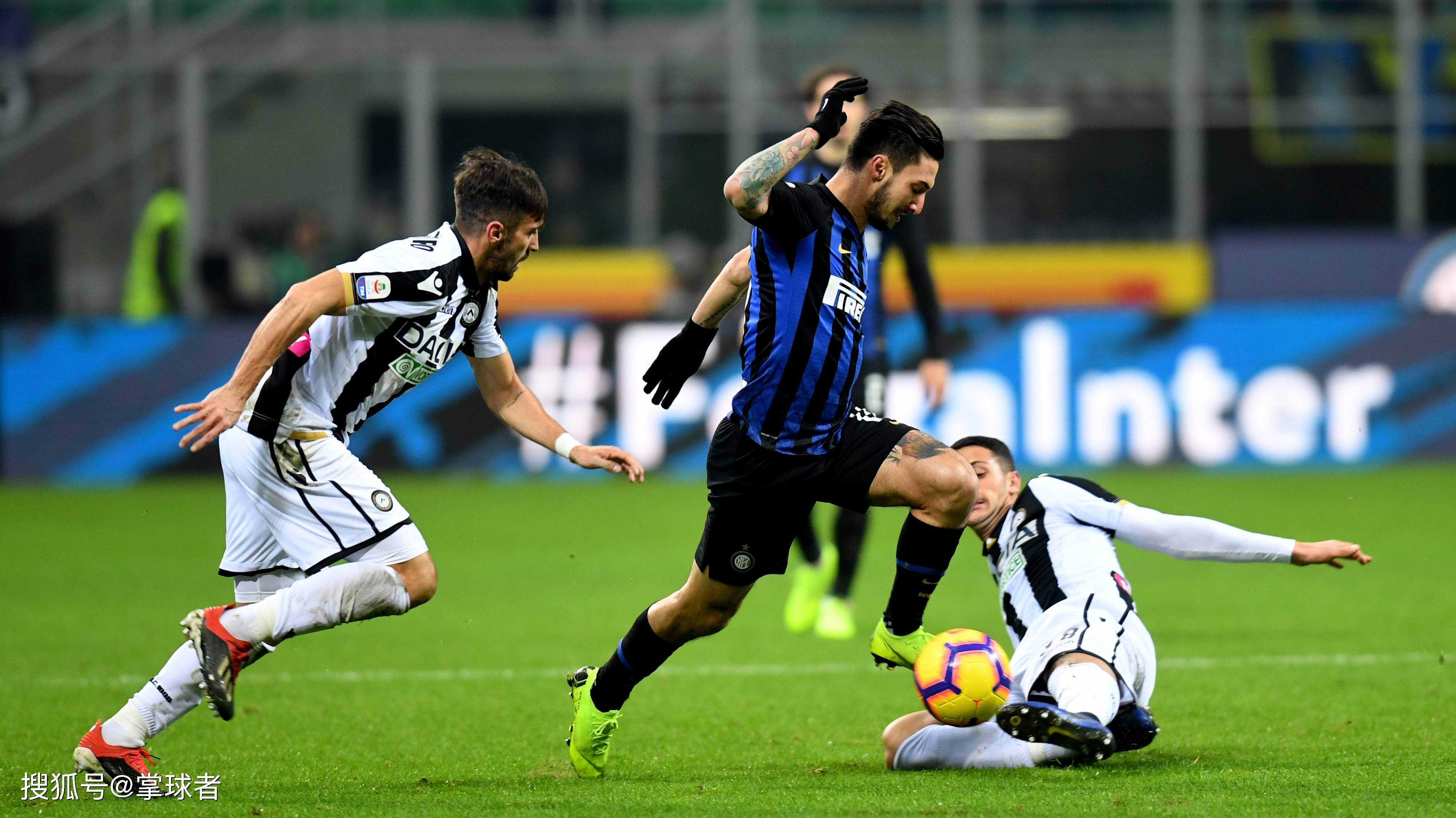 国际米兰vs科莫：劳塔罗-马丁内斯、恰尔汗奥卢首发，莫拉塔、尼科-帕斯出战（国际米兰迎战科莫：劳塔罗、恰尔汗奥卢先发，莫拉塔与尼科·帕斯出场）