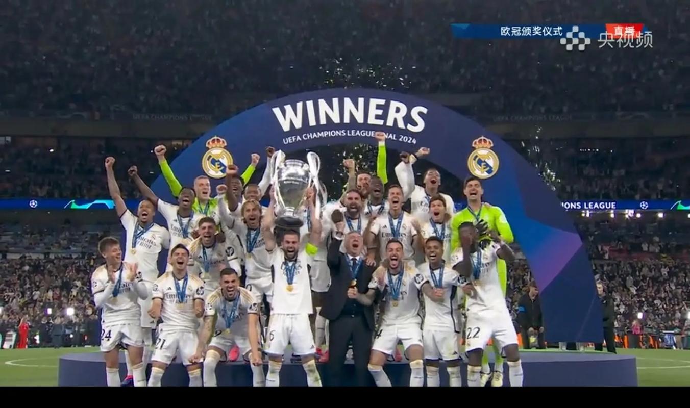 与4结缘，多特5轮欧冠联赛有4轮打入4球，剩下1轮被曼城进4球（多特欧冠五战皆绕4：四场各入4球，另一场被曼城灌4球）