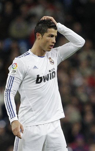 和双小外配合来电！王哲林：主动适应他们球路，慢慢寻找配合感觉（与双小外磨合见成效！王哲林：主动融入其打法，逐步找到默契）